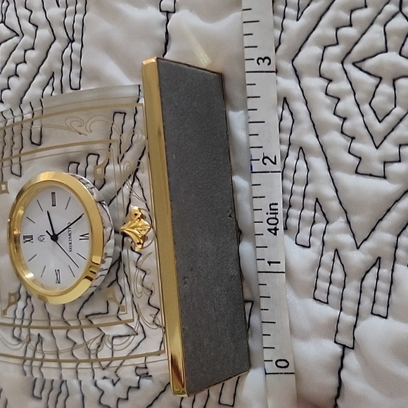 ❤️ MIKIMOTO Clear Lucite Battery desk Clock Gold Bezel Quartz Movement - Picture 7 of 7